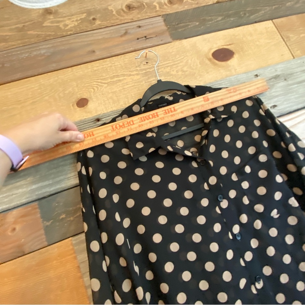 💝3/$20 Forever 21 Polka Dot Button-Down Shirt - Picture 10 of 12